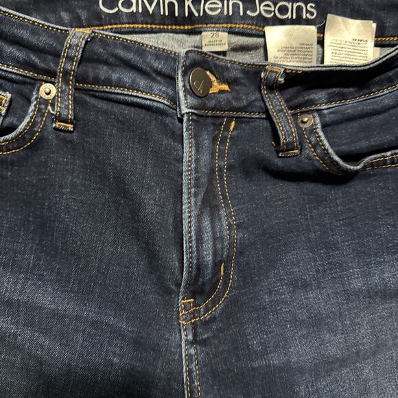 Calvin Klein Jeans Women's Dark Wash Denim Shorts - Size: 28 - Picture 2 of 10